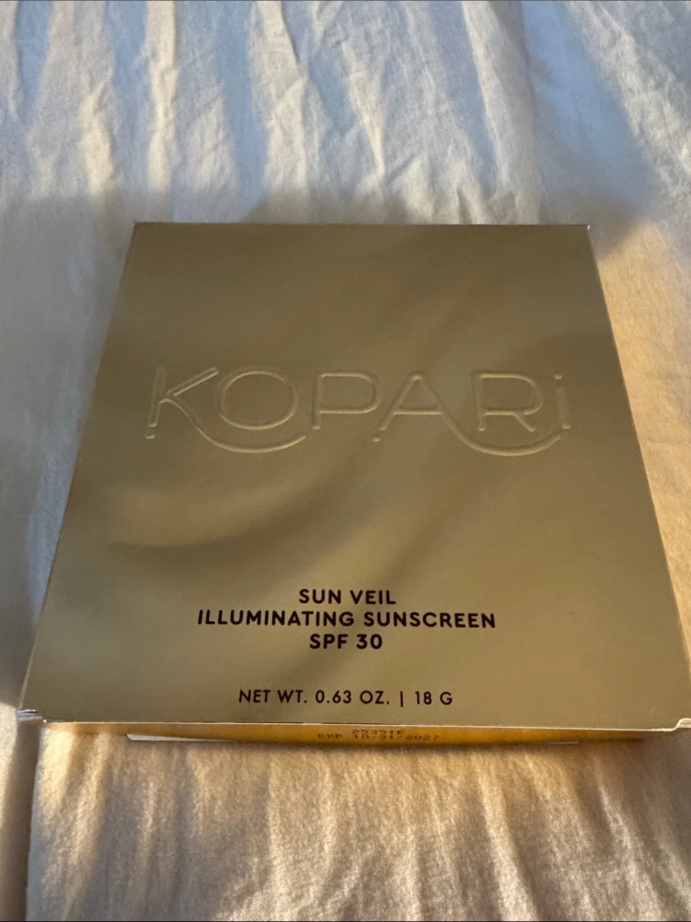 Kopari Illuminating Highlighter Compact in Shimmering Bronze Gold - Picture 2 of 2